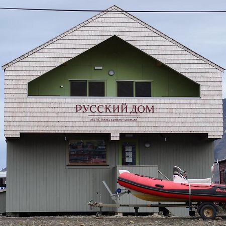 Russkiy Dom Longyearbyen Exterior foto