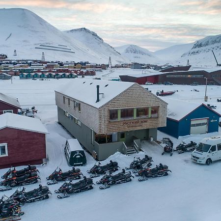 Russkiy Dom Longyearbyen Exterior foto